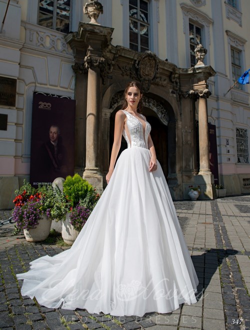 Свадебное платье с открытой спиной и глубоким декольте 347
